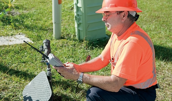 Sending meter reading data from the worksite to simplify meter reading work