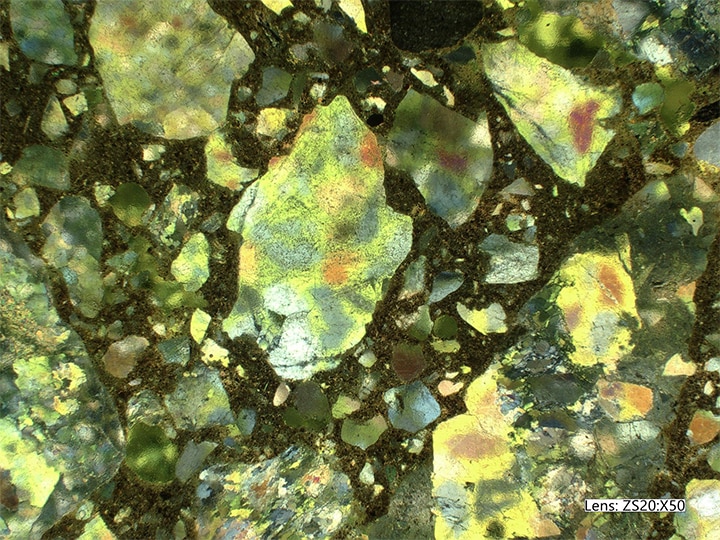 Transmitted polarising illumination + crossed Nicol prisms (lens used: VH-ZST 50x)